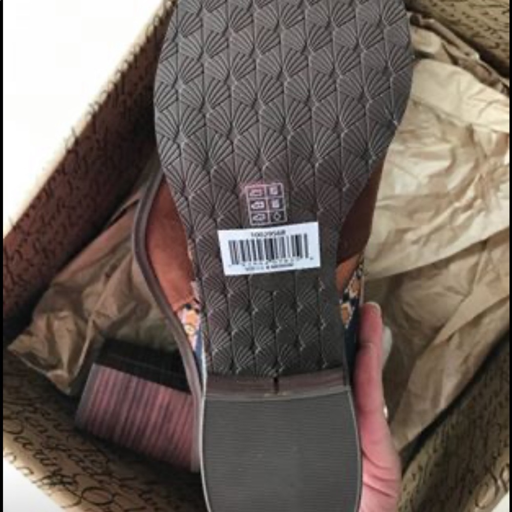 Ariat Boots - Picture 2 of 3